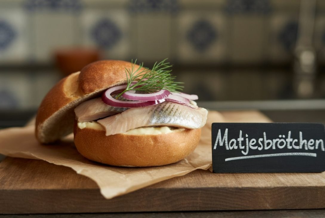 Matjesbrötchen: Tradition, Genuss und Kultur in einem Biss